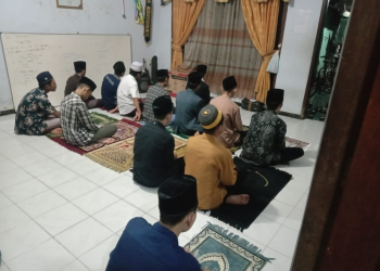 Mujahadah sebelum Subuh yang dilakukan oleh para santri