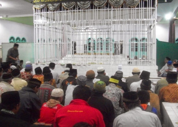 Wisata Makan Syekh Maulana Maghribi