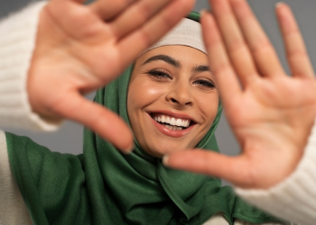 Ibadah bersenyum memiliki banyak manfaat dan keutamaan