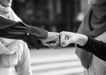 Tren Pinjam Dulu Seratus Agar Silaturahmi Tidak Terputus: Pahami Etika Berhutang yang Benar Supaya Hal Ini Tidak Terjadi