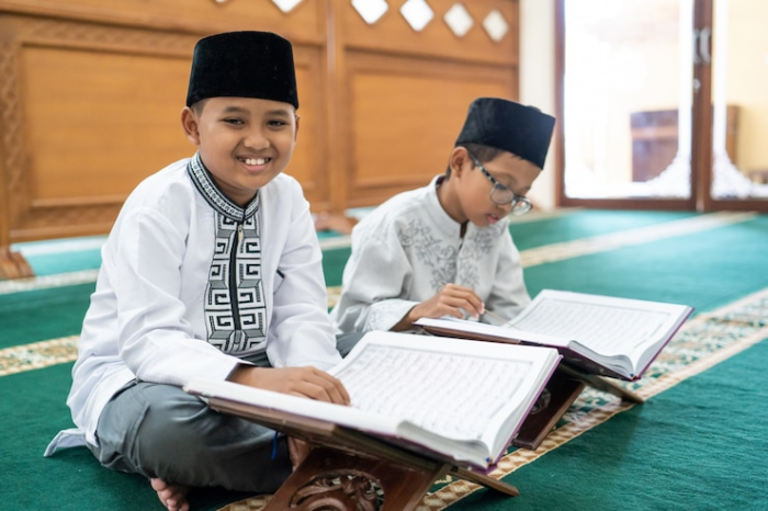Pentingnya Menerapkan Adab dalam Menuntut Ilmu