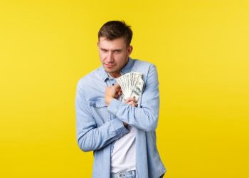 Sifat Pelit yang Wajib Ditinggalkan