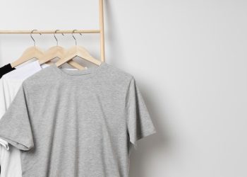 Dampak Negataif Kebiasaan Menggantung Baju