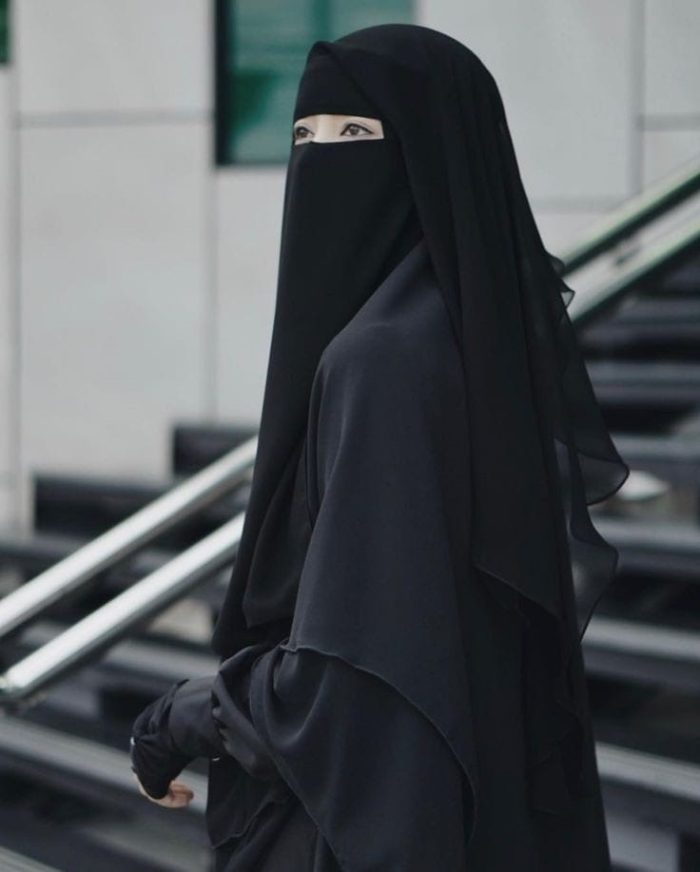 Muslimah Memakai Cadar
