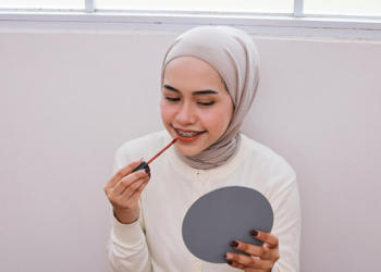 Bagaimana Hukum Bermake-up dalam Islam? Simak Penjelasannya Disini!