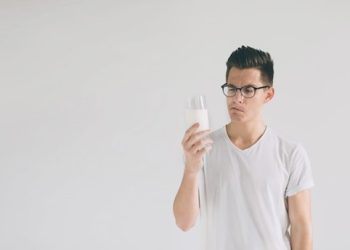 Fokus pada Hal Positif: Kisah Inspiratif Seorang Pemuda yang Bercerita kepada Syekh