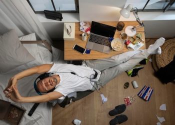 hidup yang kacau dan berantakan