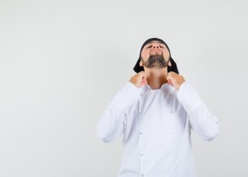 Gambar ilustrasi seseorang yang sedang mengendalikan hawa nafsunya