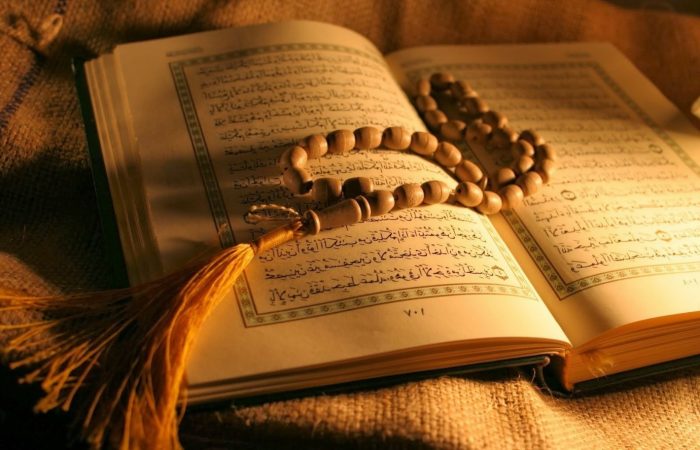 Ilustrasi amalan membaca Surah Yasin 41 kali