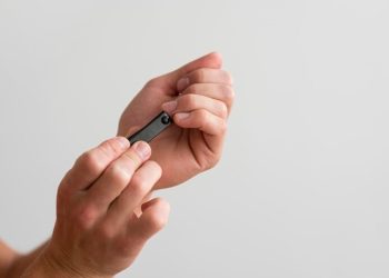 Ilustrasi aturan memotong kuku dalam islam