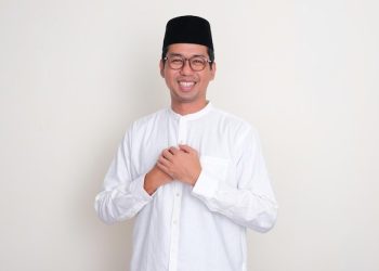 Ilustrasi seseorang yang selalu merasa cukup atas apa yang Allah berikan