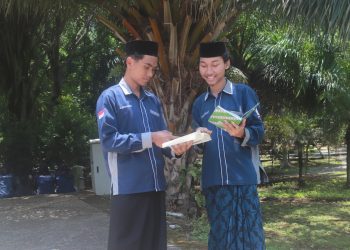 Ilustarasi dua insan yang memiliki tekad, ilmu, dan keyakinan dalam menggapai cita