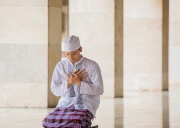 Ilustrasi seseorang yang bertaubat kepada Allah