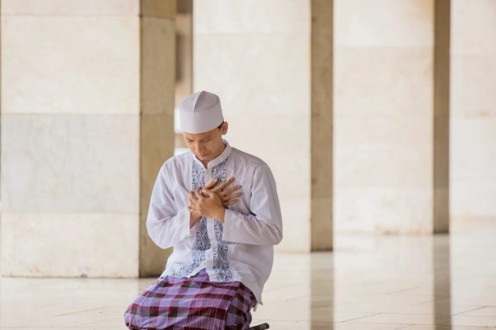 Ilustrasi seseorang yang bertaubat kepada Allah