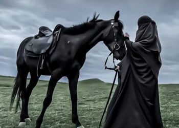 Ilustrasi perempuan muslim tangguh Asma' binti Abu Bakar