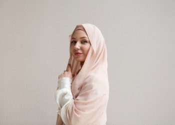 Kenapa Wanita Muslim Harus Berhijab? Ini kata Ustadz Adi Hidayat