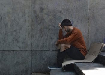 Putus Asa? Jangan Menjauh, Dekatkanlah Diri Kepada Allah Swt.