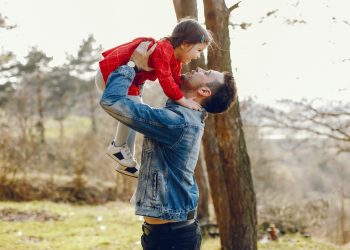 Peran Ayah dalam Pembentukan Konsep Diri Anak Perempuan