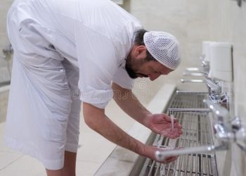 Bolehkah Kita Berwudhu di Toilet? Yuk Simak Penjelasannya