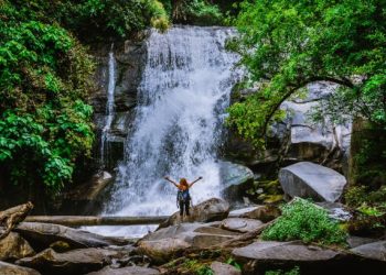 Ilustrasi fenomena alam sebagai pengingat kebesaran Allah