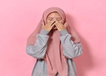 ilustrasi perempuan yang sedang dalam kondisi lelah (freepik.com - almuhtada.org)