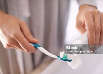 Menyikat Gigi Ketika Sedang Berpuasa, Bagaimana Hukumnya?