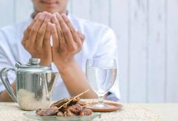 Ilustrasi menjalankan ibadah puasa dengan ketaqwaan. ( detik.com - almuhtada.org)