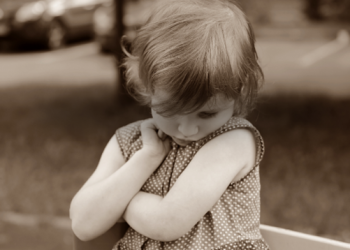 Ilustrasi seseorang yang memiliki rasa malu (canva.com - almuhtada.org)