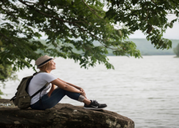 ilustrasi Orang yang sedang merenungi kehidupan ( freepik.com - almuhtada.org)