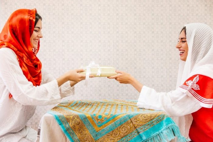 ilustrasi seseorang yang sedang membayar zakat fitrah (freepik.com - almuhtada.org)