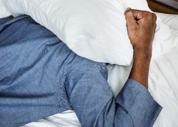 Tidur Setelah Subuh: Bagaimana Perspektif Islam dan Kesehatan Memandang Kebiasaan ini?