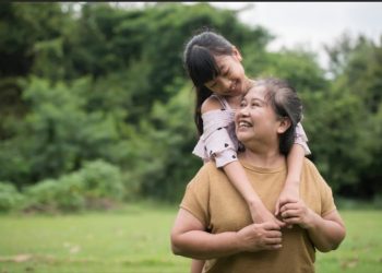Berbakti Kepada Orang Tua, Meskipun Jauh Tetap Terpaut!