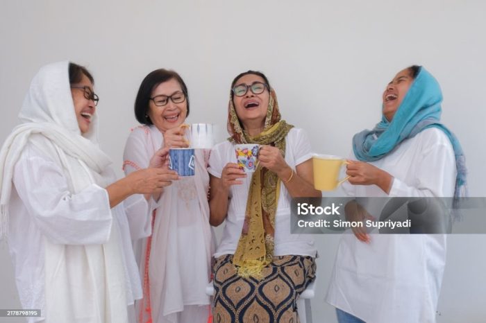 Ilustrasi umat muslim sedang bersilaturahmi (almuhtada.org - istock)