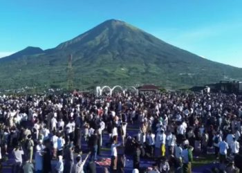 Gara-Gara FOMO, Salat Idul Adha di Tempat Indah Ini Malah Rusak Adab!