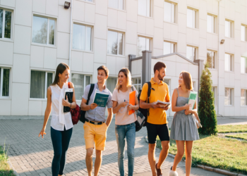 Peran Nyata Mahasiswa dalam Lingkungan Masyarakat
