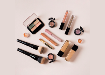 Capek Hapus Pasang Riasan karena Takut Wudhu Tidak Sah?