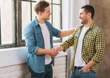 Muslim Wajib Tahu! Inilah Etika Bertamu dalam Islam