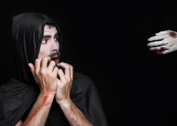 Kebiasaan Berucap Permisi Ketika di Tempat Sepi? Boleh atau Tidak?