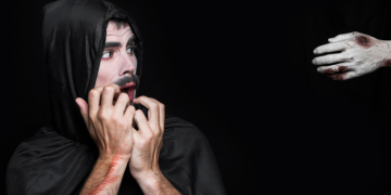 Kebiasaan Berucap Permisi Ketika di Tempat Sepi? Boleh atau Tidak?