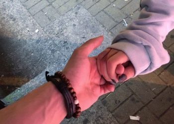 Hukum Bersentuhan dengan Lawan Jenis Menurut Perspektif Islam