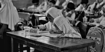 Adab kepada Guru: Akhlak yang Mulai Terlupa