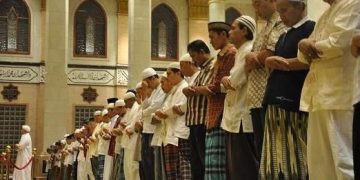 Hukum Sholat Berjamaah dengan Imam yang Berbeda Niat: Sah atau Tidak?