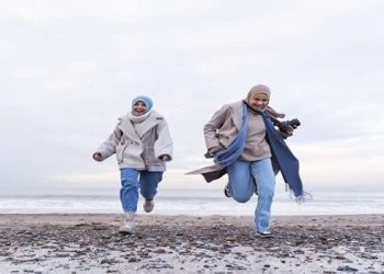 Larangan Berjalan di Belakang Perempuan: Bentuk Perlindungan Allah terhadap Umat