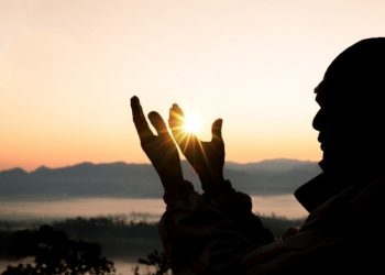 Bukan Sekadar Rutinitas, Dzikir Pagi dan Petang Ibarat Baju Besi Penjaga Jiwa!