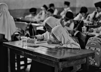 Adab kepada Guru: Akhlak yang Mulai Terlupa