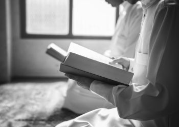 Menapaki Jalan Ilmu: Perjalanan Suci Menuju Surga