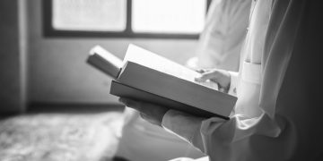 Menapaki Jalan Ilmu: Perjalanan Suci Menuju Surga