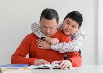 Ini Dia Kewajiban Orang Tua yang Harus Dipenuhi dalam Membesarkan Anak