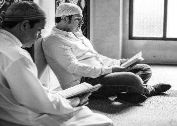 Ngajimu Kurang Jauh? Tentang Ilmu, Adab dan Rendah Hati