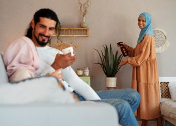 Sesanjan: Tradisi Berkunjung ke Sanak Saudara oleh Pengantin Baru